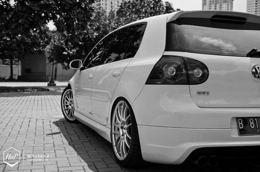  Volkswagen Golf GTi in Asian Tuning 2014 года  (фото 12 из 14)